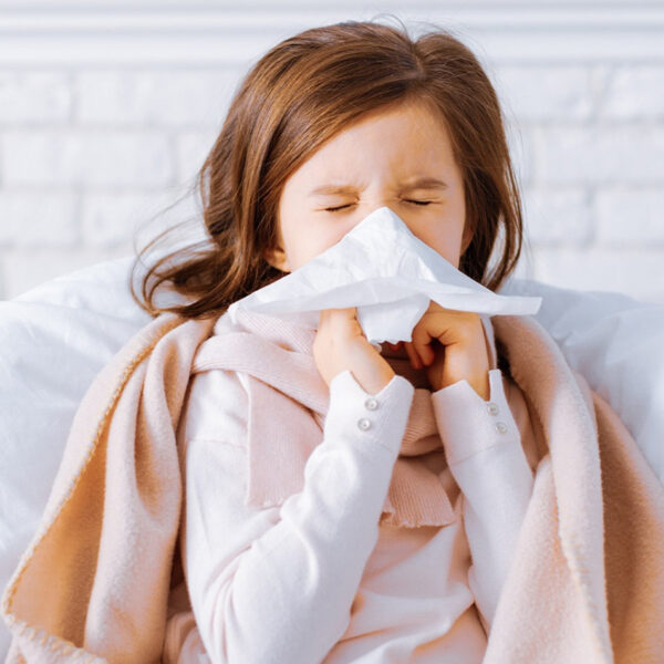 Децата и обикновената настинка.