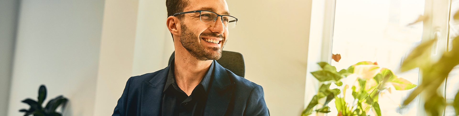 здрав мъж в офиса