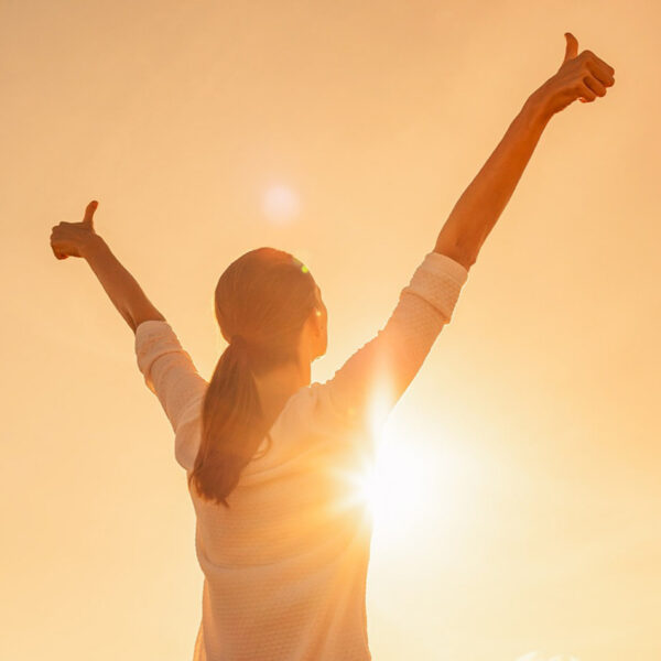 Доволна жена с тренирана имунна система.