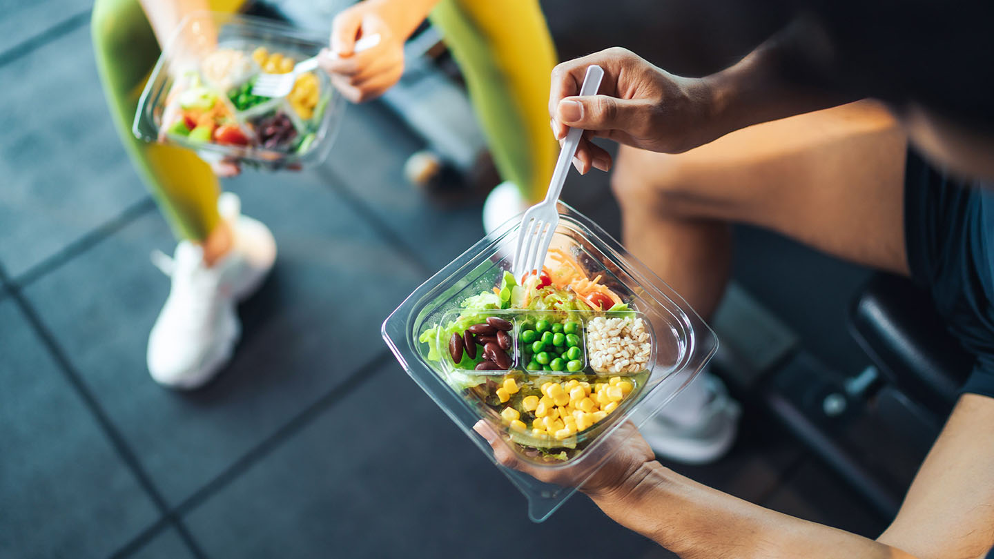Здравословно хранене по време на спортна активност.